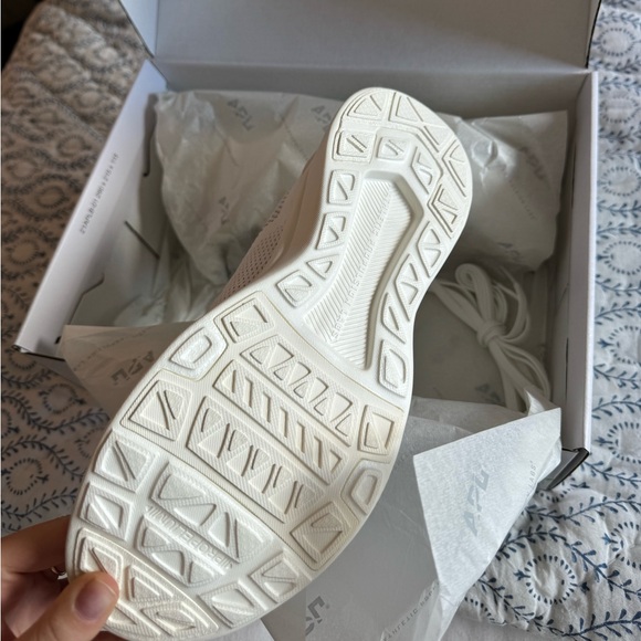 APL TechLoom Breeze in color Ivory/Almond Women’s 8.5 BRAND NEW IN BOX - Picture 4 of 6